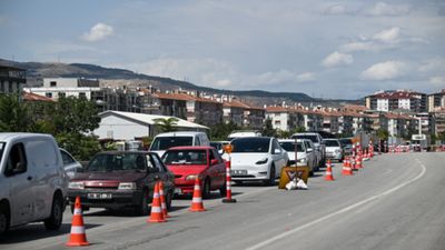 Ankara'daki yol çalışmaları trafiği kilitledi
