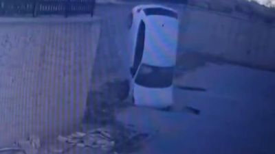 Yozgat'ta otomobil metrelerce yükseklikten yere çakıldı