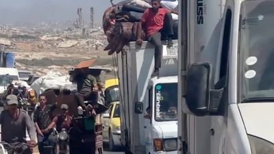 Gazze'de zorunlu göç devam ediyor: İsrail saldırıları altında yüz binlerce Filistinli güneye kaçıyor