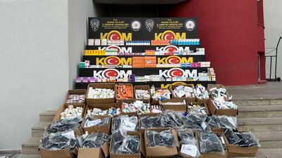 Adana'da depoya çevrilmiş gizli bölmede 31,9 bin ilaç ve bin 538 tıbbi malzeme ele geçirildi