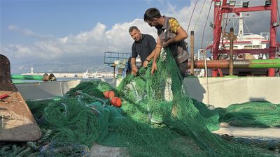 Hatay'da balıkçılar 'vira bismillah' diyerek mavi sulara açıldı