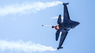 TEKNOFEST İstanbul kapılarını açtı: Solotürk ve Hürkuş nefes kesti