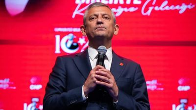 Özgür Özel'den kurultay davası çıkışı: CHP'yi bölmek üzerine tartışıyorlar