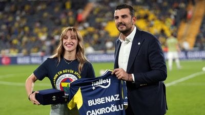 Fenerbahçe'den milli boksörlere plaket