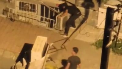 İstanbul'da klima motorunu çalmaya çalışırken yakalandılar: Kovalamaca kamerada