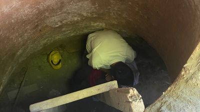 Samsun'da 5 katlı apartmanın altını define umuduyla kazan anne-oğul suçüstü yakalandı