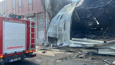 İzmir'de toplanmayan çöpler yandı: Alevlerin sıçradığı iş yeri kül oldu