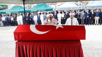 Şehit Uzman Çavuş Hüseyin Günay Mersin'de son yolculuğuna uğurlandı