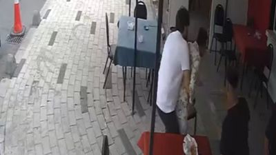 İstanbul'da esnaf Heimlich manevrasıyla zihinsel engelli vatandaşın hayatını kurtardı