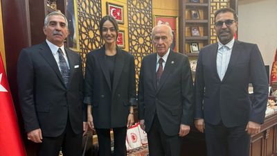 Devlet Bahçeli, 'Canların Türküsü' eserinin sanatçıları ile bir araya geldi