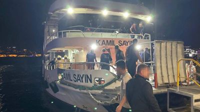 İstanbul Boğazı'nda yolcu vapuru ile gemi çarpıştı