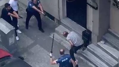 İstanbul'da eski eşinin evine bıçakla geldi: Polisten kaçamadı