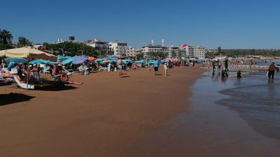 Mersin Kızkalesi'nde sezon bitmesine rağmen turist yoğunluğu yaşanıyor