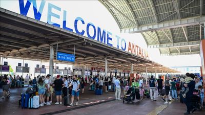 Ege ve Akdeniz'deki havalimanları turist sezonunda rekora uçtu