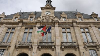 Fransa'da tarihi gün: 21 belediyede Filistin bayrağı asıldı