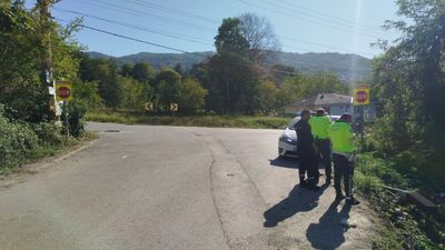 Sakarya'da kontrolden çıkan otomobil şarampole devrildi: 3’ü çocuk, 5 yaralı