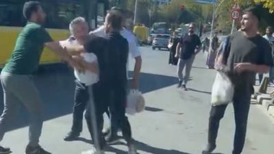 İstanbul'da İETT şoförüyle yolcunun yumruklu kavgası kamerada