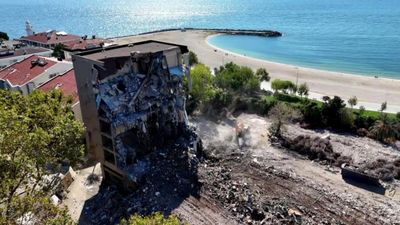 İstanbul'un 67 yıllık simge oteli yıkıldı