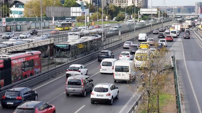 İstanbul'da sabah saatlerinde trafik yoğunluğu yaşanıyor