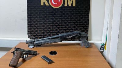 Tunceli'de inşaat alanında ruhsatsız silahlar ele geçirildi