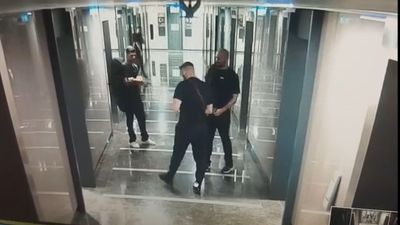 İstanbul'da rezidansa gitar kılıfında kalaşnikof sokan şüphelilere operasyon: 8 gözaltı