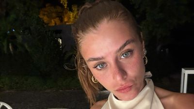 İmaj değiştirmişti! İlayda Alişan yeni saçlarıyla poz verdi