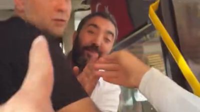 İstanbul'da İETT otobüsünde karekod kavgası kamerada: Yolcu ve şoför birbirine girdi