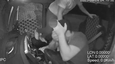 Bursa'da tır şoförüne 'Neden aracımıza çarptın' dayağı kamerada