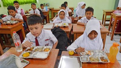 Endonezya'da okul yemeği skandalı: Zehirlenenlerin sayısı bini aştı
