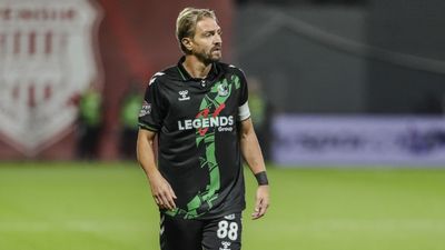 Sakaryaspor'da takım arkadaşına tokat atan Caner Erkin kırmızı kart gördü