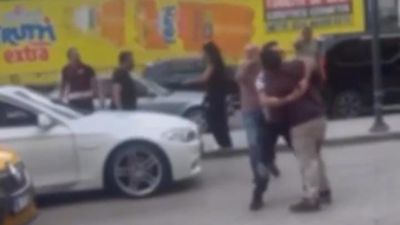 Bursa'da trafikte yumruk yumruğa birbirlerine girdiler