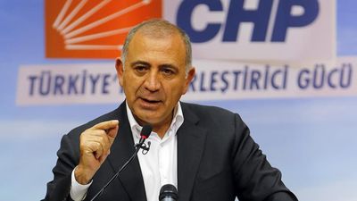 Gürsel Tekin ve Barış Yarkadaş, CHP'den ihraç edildi