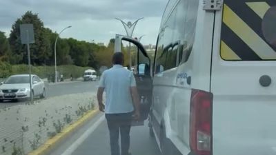 Kocaeli'de servis şoförü, otomobil sürücüsünü tehdit etti