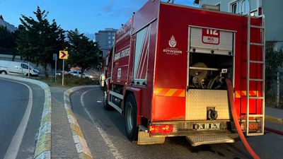 İstanbul'da kargo yüklü kamyonetten alevler yükseldi
