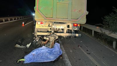 Uşak'ta motosiklet sürücüsü kamyona arkadan çarptı: 1 ölü