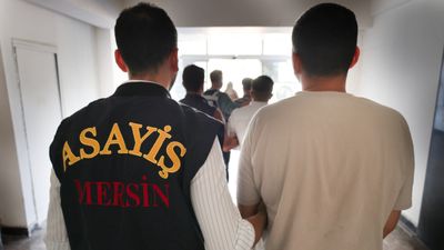 Mersin'de sahte polisler yakalandı: 2 milyon 600 bin TL'lik vurgun