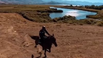 Van'da atlı jandarmalar asayiş için devriye geziyor