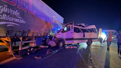 Mersin'de tıra arkadan çarpan minibüste ölen işçilerin kimlikleri belli oldu