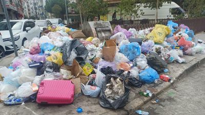 İzmir'de eylem bitti: Çöp dağları yerlerinde duruyor