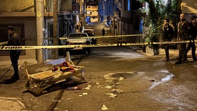 İzmir'de bıçaklı kavgada 1 kişi hayatını kaybetti