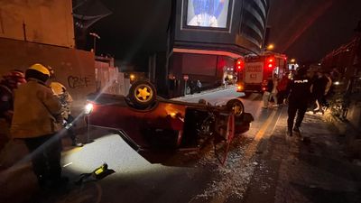 İstanbul'da çaldığı otomobille takla attı; olay yerinden kaçtı: Kaza anı kamerada