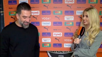 Arda Turan'ın göz teması kurmadığı muhabirle yeni görüntüsü dikkat çekti