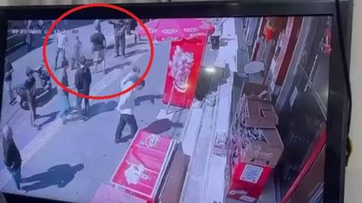 Diyarbakır'da kuaföre sopayla saldıran şüpheliler serbest kaldı: Bizi dışarıda görseler öldürecekler