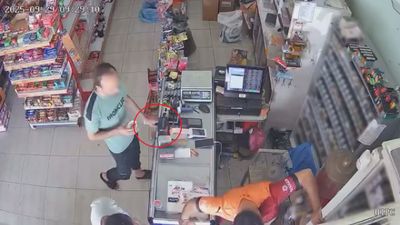 Hatay'da market çalışanını oyaladı: Kaşla göz arasında 800 liralık çakmağı çaldı