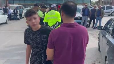 Aksaray'da kız arkadaşı için patronun arabasını kaçırdı: Yakalanınca gazetecilere salladı