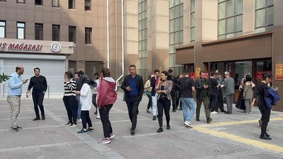 Marmara'da korkutan deprem: 17 kişi yaralandı