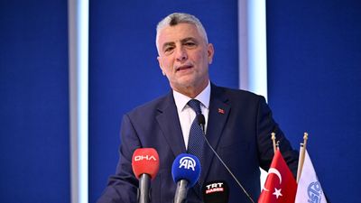 Ticaret Bakanı Bolat, İSTOÇ esnafına açıkladı: Fiyat etiket düzenlemesi geliyor