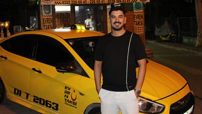 Adana'da bir bebek hastaneye doğru ilerleyen taksinin içinde doğdu