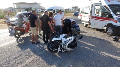 Antalya'da 14 yaşındaki çocuğun kullandığı motosiklet kamyonetle çarpıştı