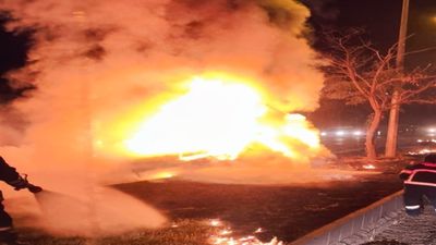 Diyarbakır'da alev alan otomobilde yaralandı: Kurtarılamadı